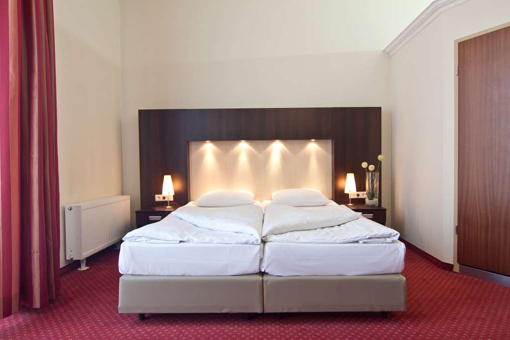 Standard double or twin bed room-Novum Hotel Graf Moltke Hamburg