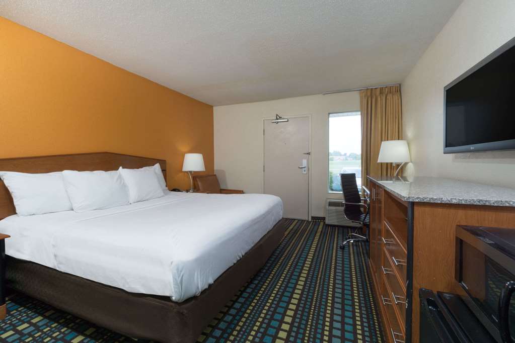 Days Inn by Wyndham Florence Cincinnati Area - photo 5