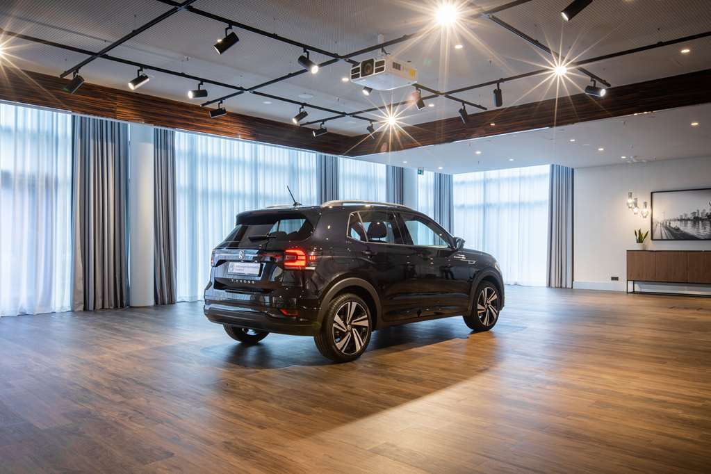 Atelier meeting room car presentation