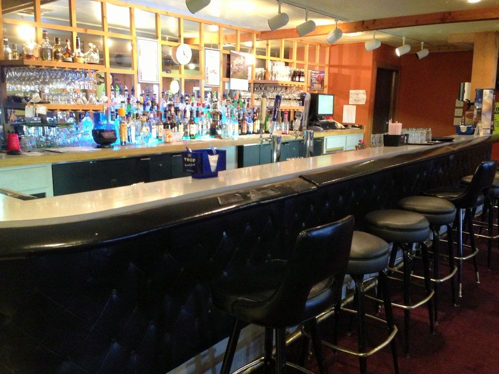 Cedar Inn - photo 3