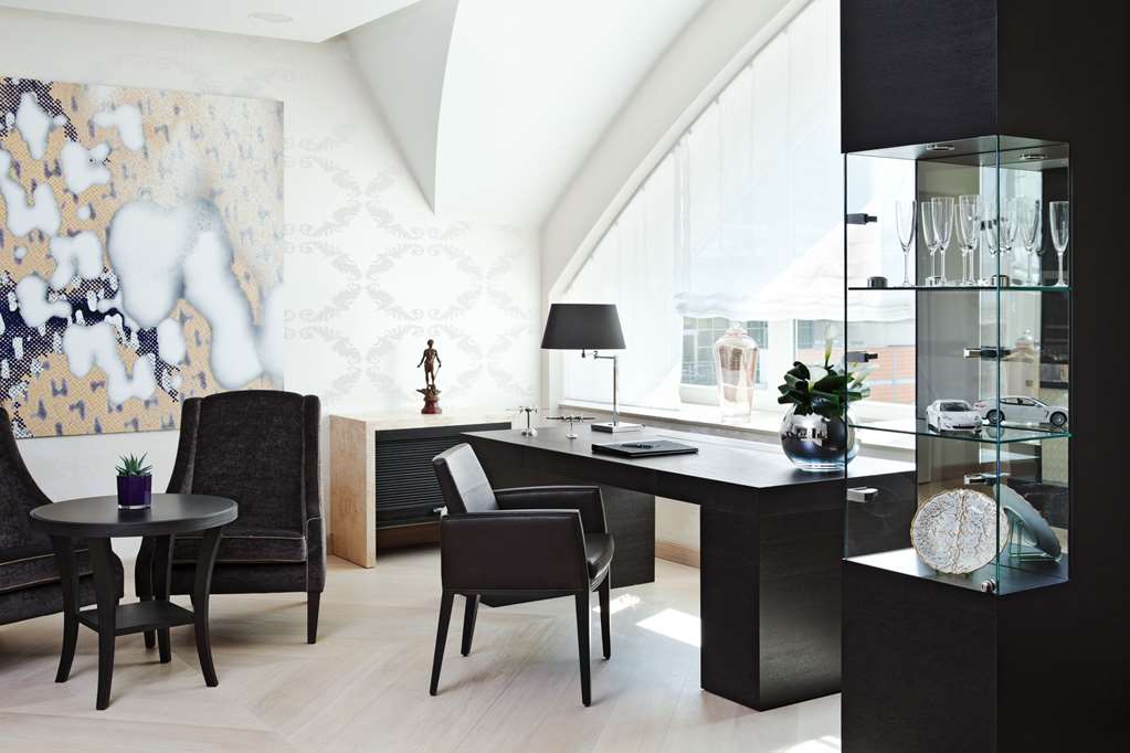 Steigenberger Grandhotel Handeslhof, Leipzig, Germany - Presidential Suite working area