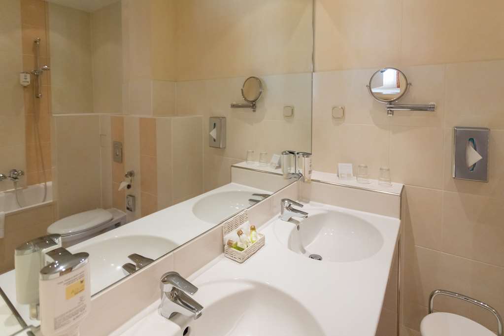 Bathroom Double room_TOP VCH Hotel Albrechtshof Berlin