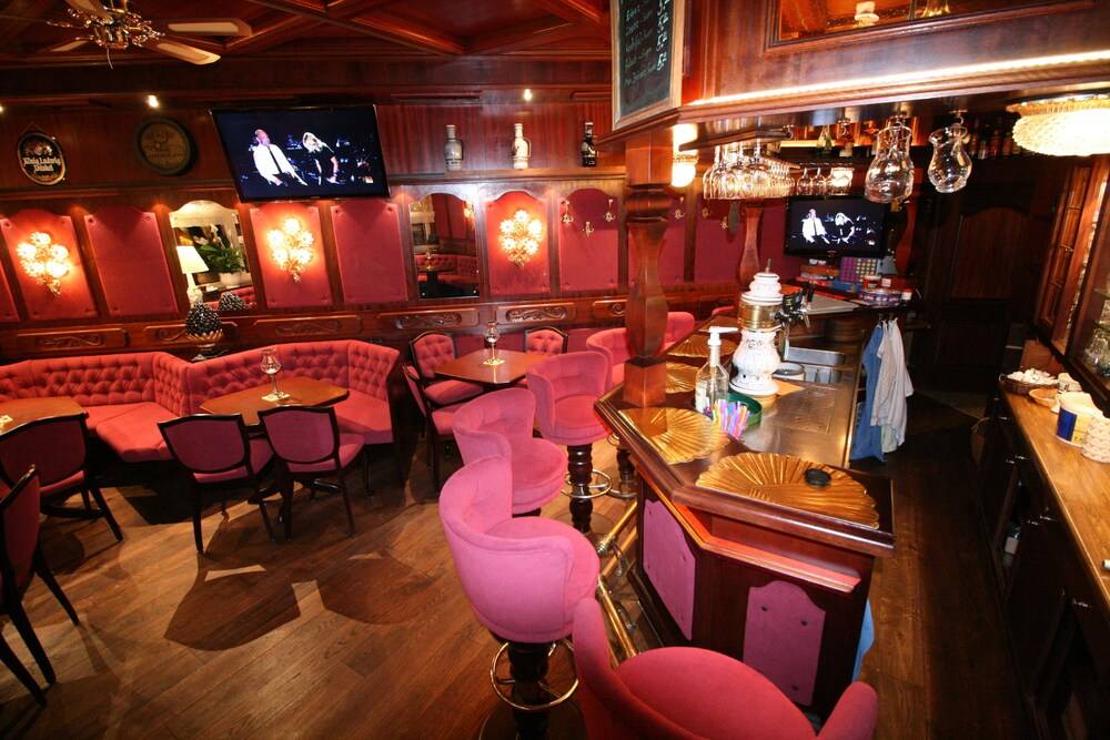 Hotel Bar
