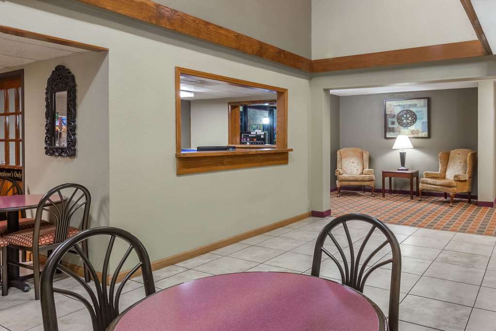 Super 8 by Wyndham Harrison AR - photo 3