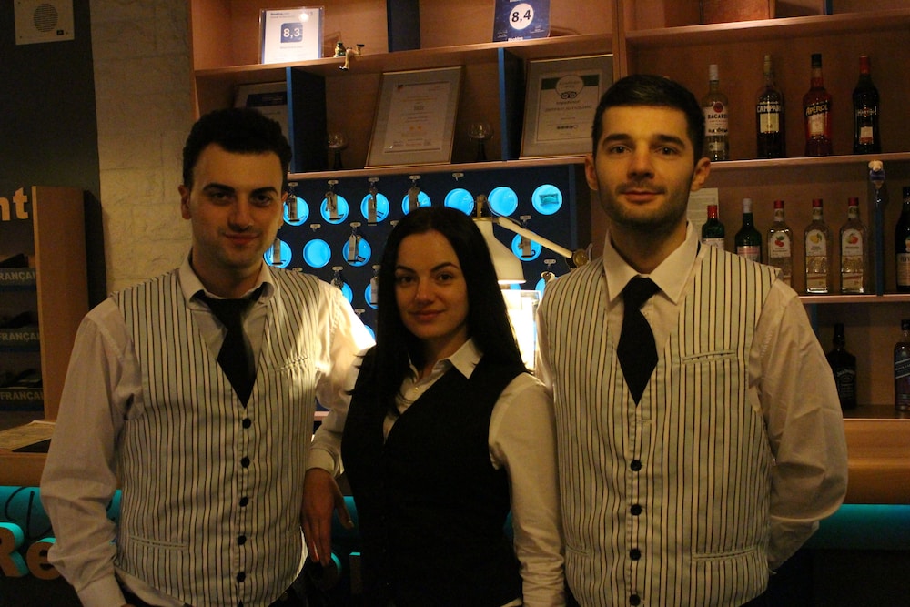 Check-in/check-out kiosk