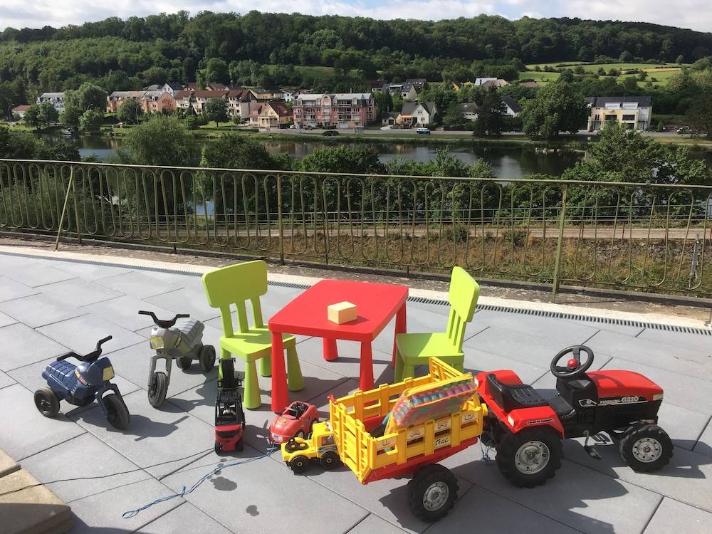 Children's play area - outdoor