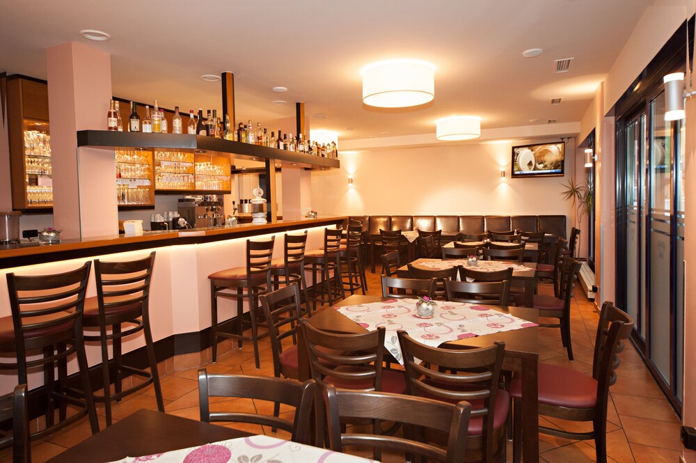 Hotel Bar