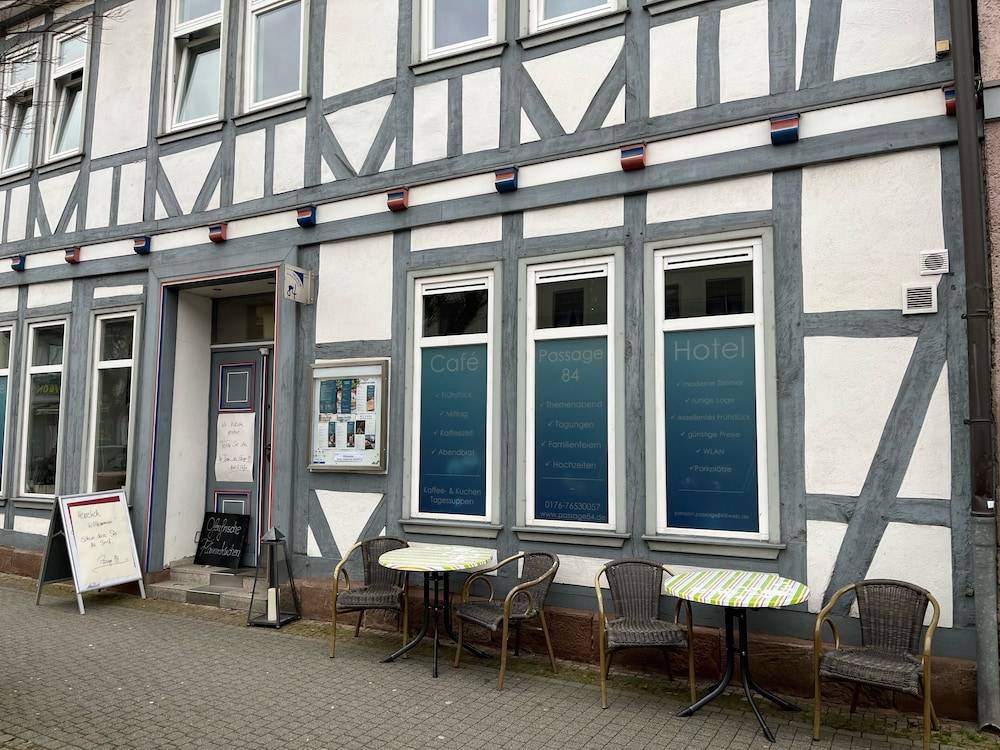 Passage 84 Hotel & Café