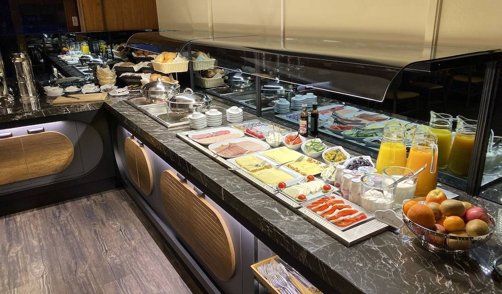 Breakfast buffet