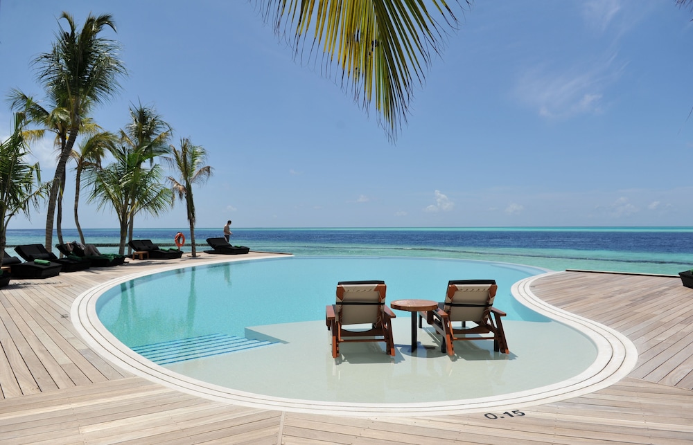 Infinity pool