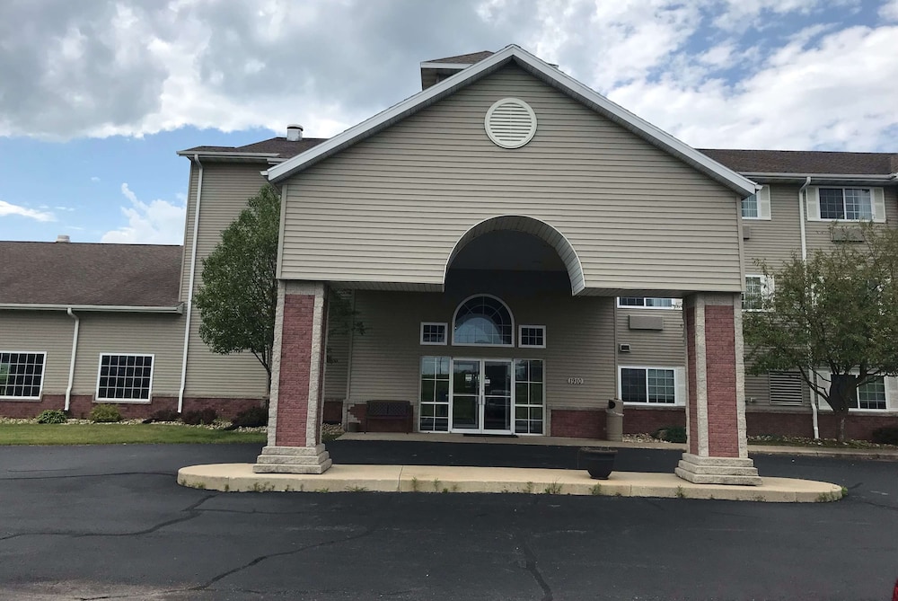 AmericInn by Wyndham Maquoketa - featured photo