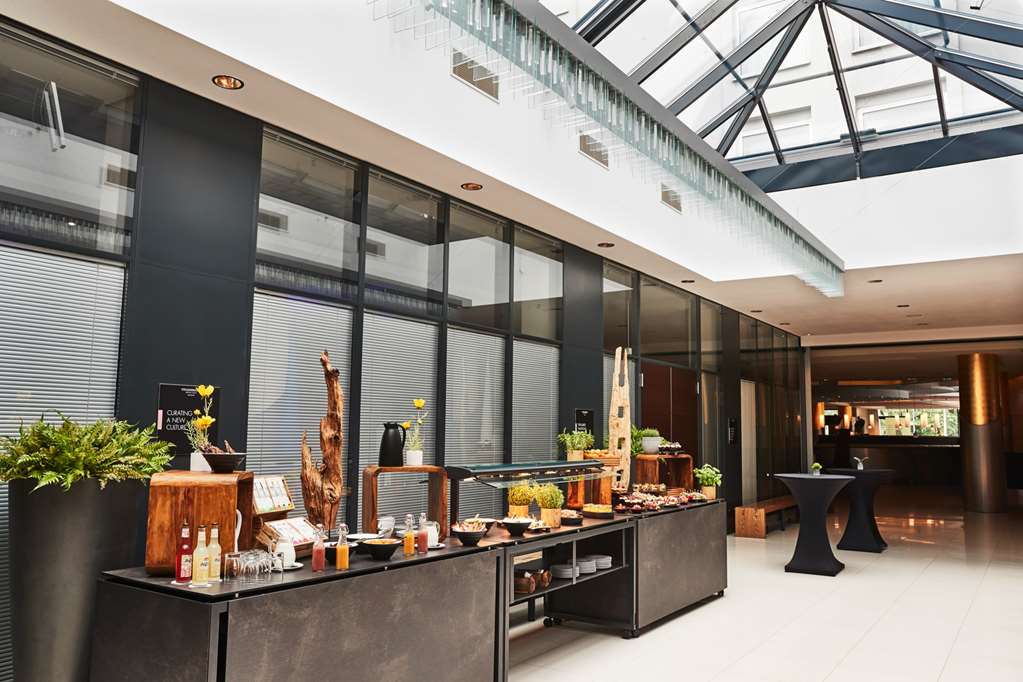 Steigenberger Airport Hotel, Frankfurt, Germany - Atrium