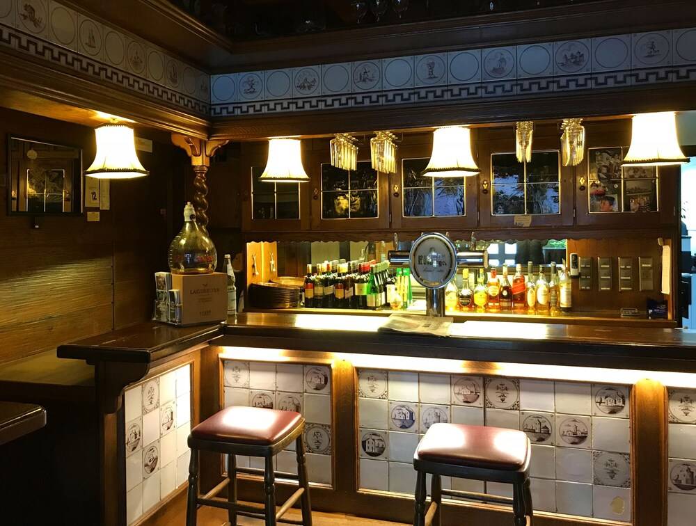 Hotel Bar