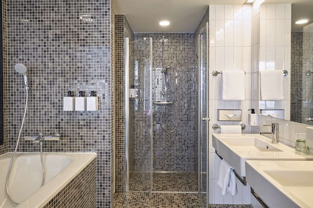 Scandic Berlin Potsdamer Platz room junior suite ZJ bathroom